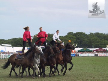 horseback-acrobatics Horseback stunt display