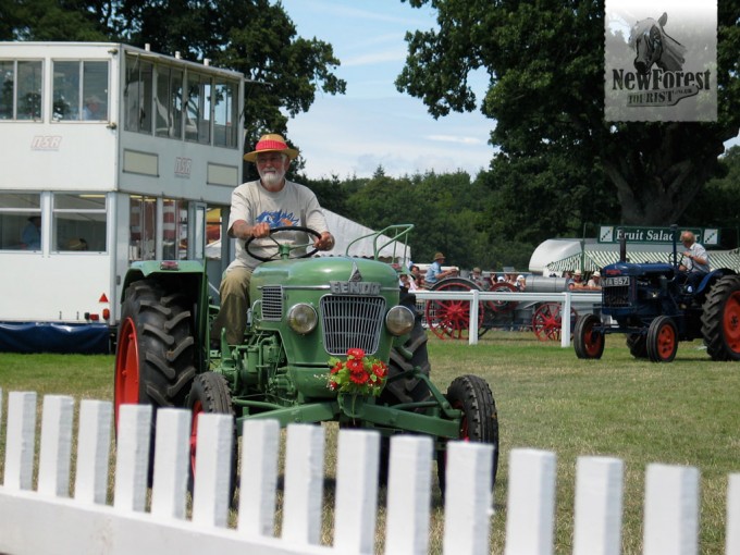 vintage-tractor-new-forest-show The indispensable vintage tractor display