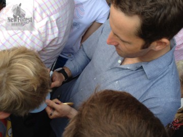 ben-ainslie-signing-autograph Ben Ainslie signing an autograph, gold medal in hand