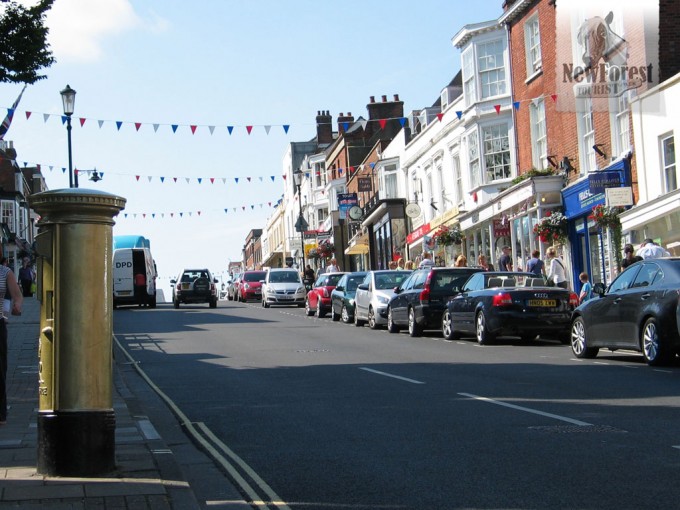 gold-postbox-in-lymington-for-ben-ainslie Gold letterbox in Lymington for Ben Aislie